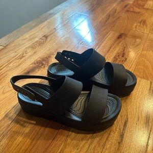 Croc’s Women Brooklyn Wedge Sandal